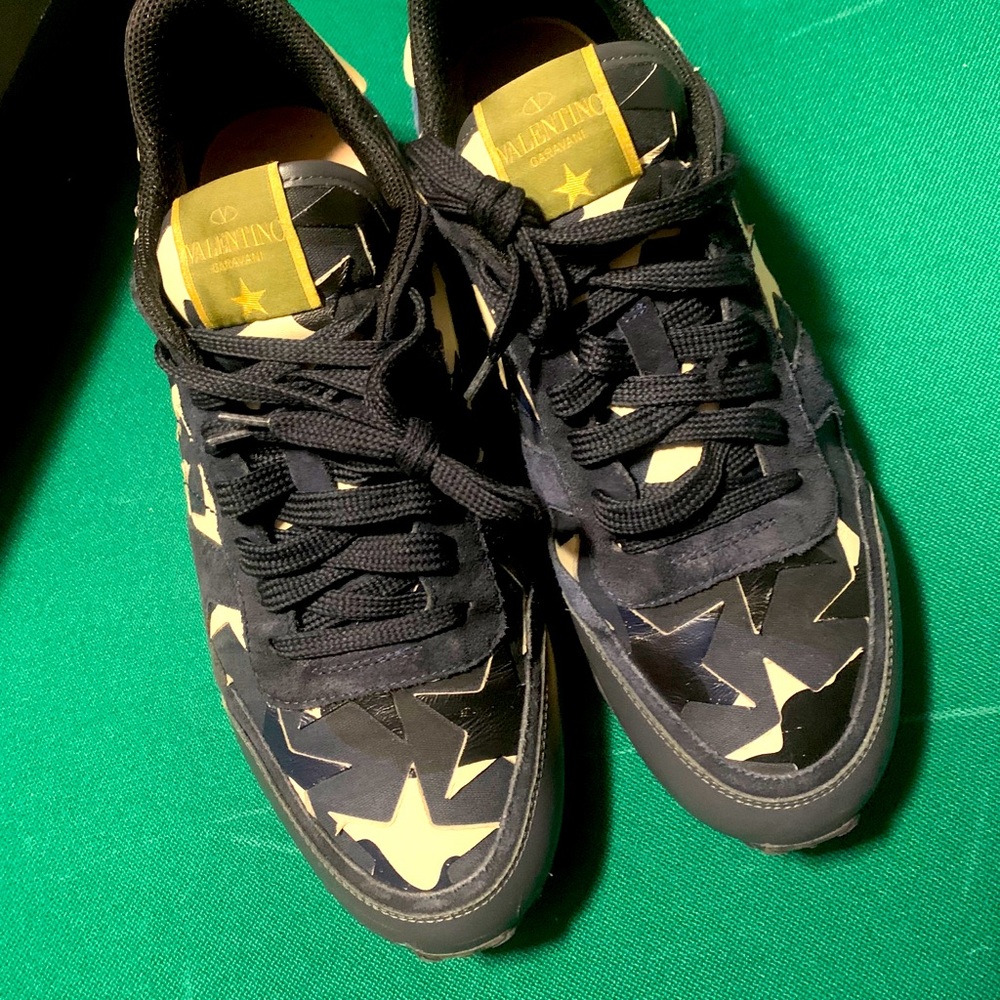 Valentino Rockrunner  star leather sneakers!